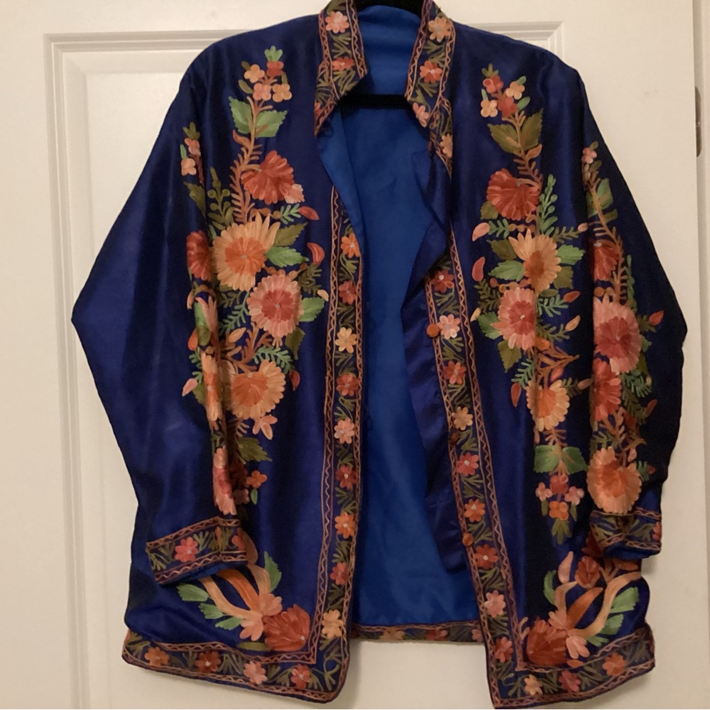 Embroidered raw silk kimonos jacket
